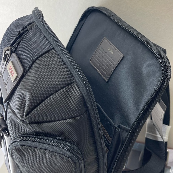 (new+tag) Tumi Higgins men’s sling pack black - Picture 12 of 15